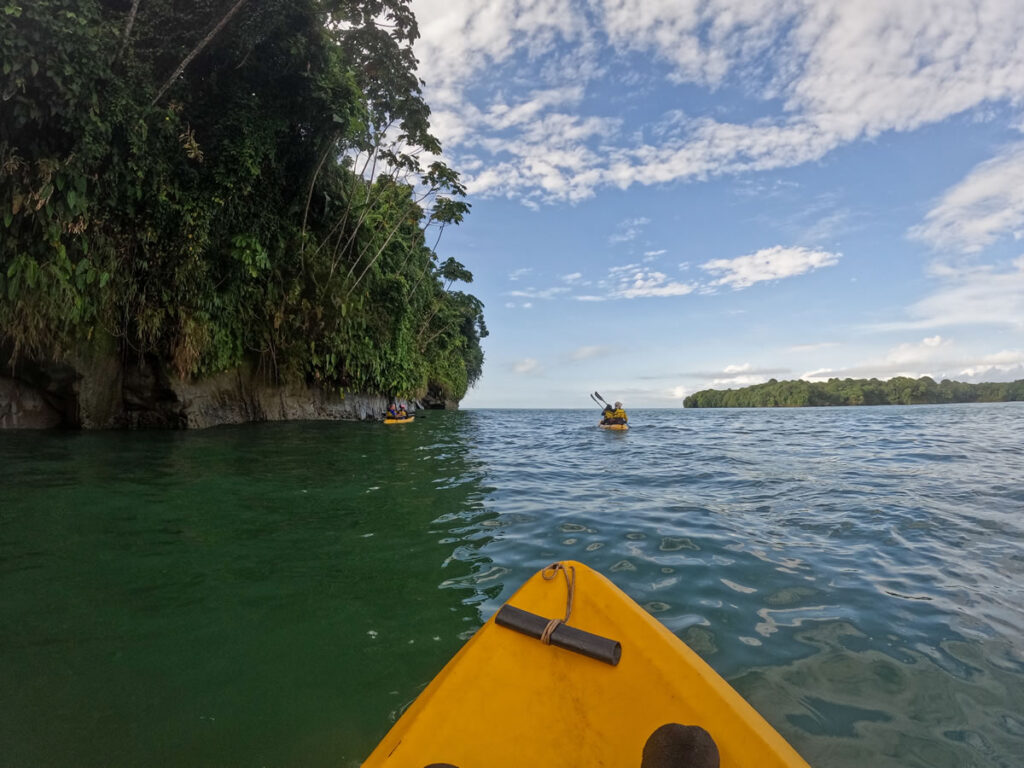 Bahía Málaga con Antioquia de Aventura
