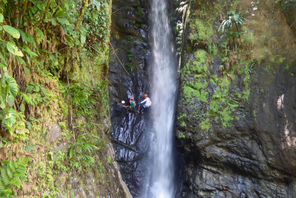 Torrentismo/Canyoning Las Brujas con Antioquia de Aventura