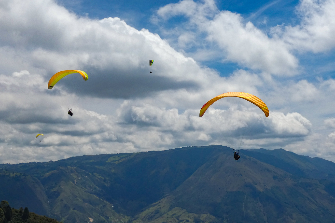 Vuelo en Parapente con Antioquia de Aventura