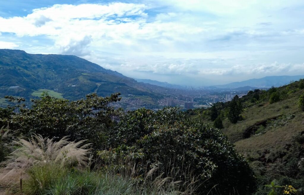 Camino Niquía - Corrales Bello con Antioquia de Aventura
