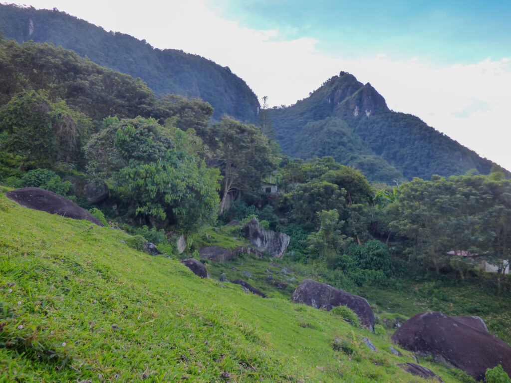 Senderismo Petroglifos Cartama Támesis con Antioquia de Aventura
