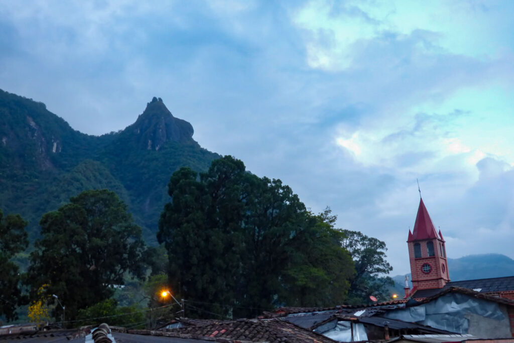 Senderismo organales Támesis con Antioquia de Aventura