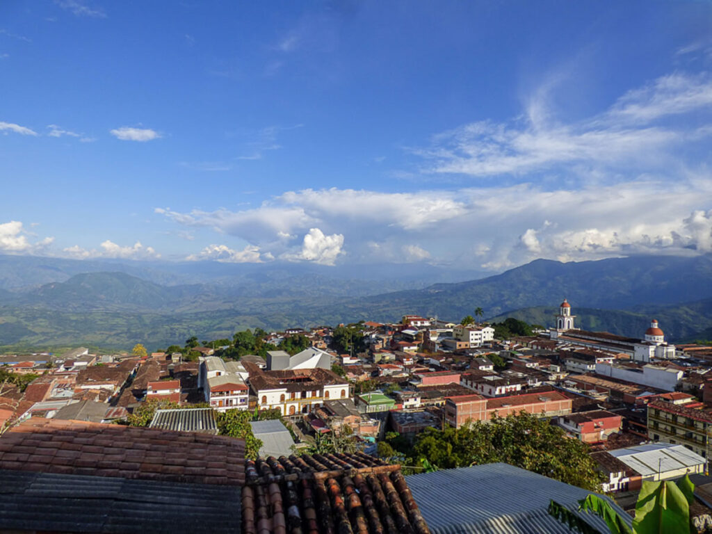 Senderismo organales Támesis con Antioquia de Aventura